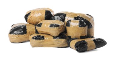 Uyuşturuculu paketler beyaza izole edilmiş. Uyuşturucu bağımlılığı