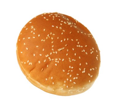 Beyaz üzerine izole edilmiş taze bir hamburger ekmeği.