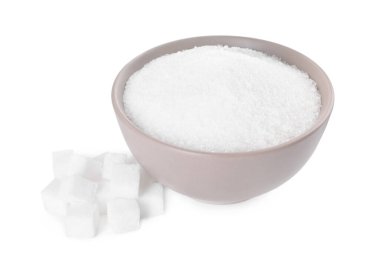 Beyaza izole edilmiş farklı şeker ve kase türleri