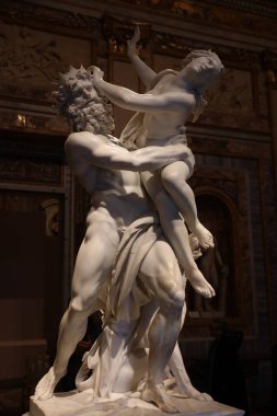 Roma, İtalya - 3 Şubat 2024: Borghese Galerisinde Bernini Gian Lorenzo 'nun Proserpine heykeline tecavüz