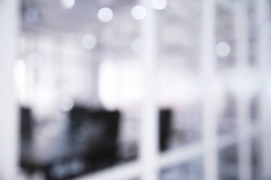 Ofis içi. Rahat çalışma alanının bulanık görünümü