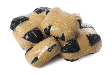 Uyuşturuculu paketler beyaza izole edilmiş. Uyuşturucu bağımlılığı
