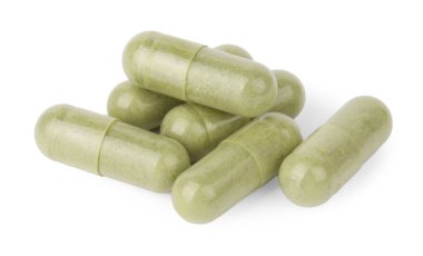 Beyaza izole edilmiş vitamin kapsülleri. Sağlık takviyesi