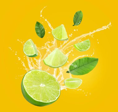 Limon parçaları, yapraklar ve portakal suyu.