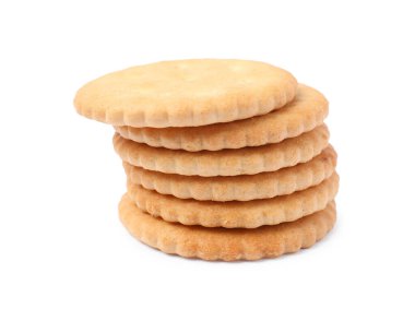 Beyazlar üzerinde izole edilmiş lezzetli gevrek krakerler.