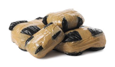 Uyuşturuculu paketler beyaza izole edilmiş. Uyuşturucu bağımlılığı