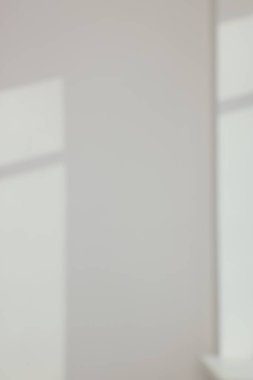 İçerideki duvardan gelen ışık ve gölgeler