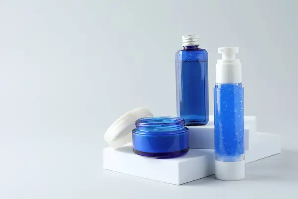 Set Prodotti Cosmetici Lusso Sfondo Bianco Spazio Testo — Foto Stock