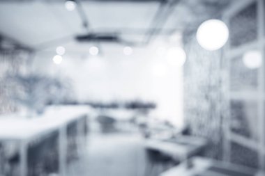 Ofis içi. Rahat çalışma alanının bulanık görünümü