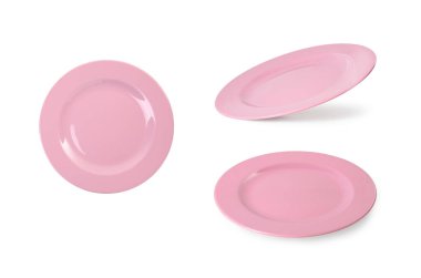 Boş seramik tabak beyaz üzerine izole edilmiş, farklı görünümlü.