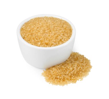 kase üzerinde beyaz izole kahverengi şeker