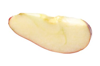Olgun kırmızı elma parçası beyaza izole edilmiş.
