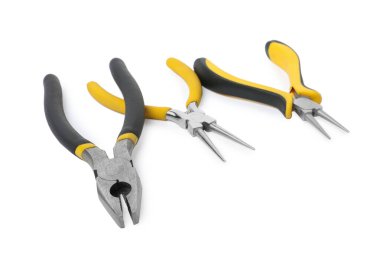 Farklı pense grupları beyaza izole edilmiş.