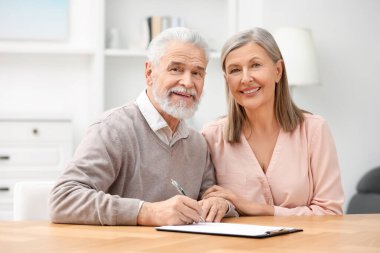 Son dilek ve vasiyetnameyi imzalayan mutlu çift.