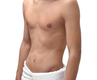 Beyaz arka planda ince vücutlu bir adam, yakın plan.