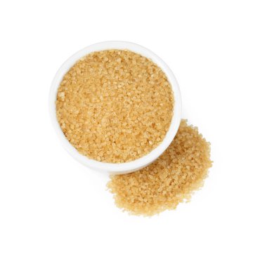 Kahverengi şeker beyaz kasede izole, üst manzara