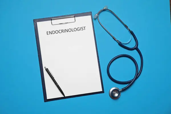 Endocrinologo Appunti Stetoscopio Penna Sfondo Azzurro Vista Dall Alto — Foto Stock