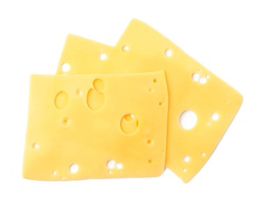 Lezzetli taze peynir dilimleri beyaza izole edilmiş, üst manzara