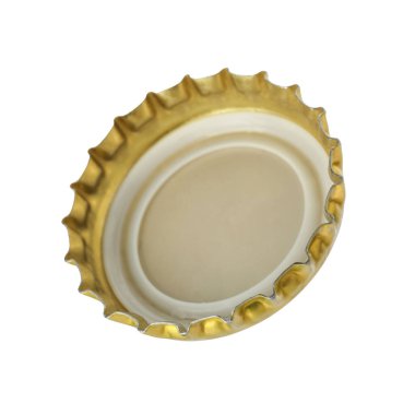 Bir bira şişesi kapağı beyaza izole edilmiş.