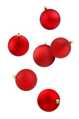 Kırmızı Noel topları beyaz arka plana düşüyor