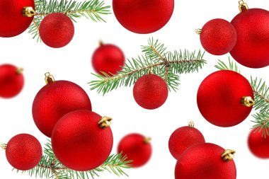 Kırmızı Noel baloları ve beyaz arka plana düşen köknar dalları