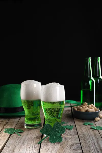 Festa Dia São Patrício Cerveja Verde Folhas Trevo Decorativas Chapéu — Fotografia de Stock