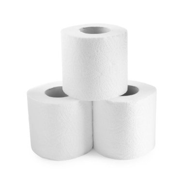 Tuvalet kağıdı ruloları beyaza izole edilmiş.