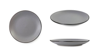 Boş seramik tabak beyaz üzerine izole edilmiş, farklı görünümlü.