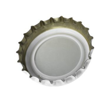 Bir bira şişesi kapağı beyaza izole edilmiş.