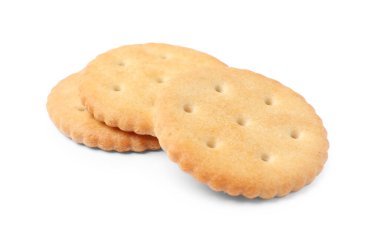 Beyazlar üzerinde izole edilmiş lezzetli gevrek krakerler.