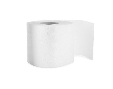 Bir tuvalet kağıdı rulosu beyaza izole edilmiş.