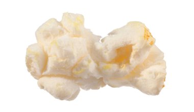 Lezzetli taze patlamış mısır çekirdeği beyaza izole edilmiş.