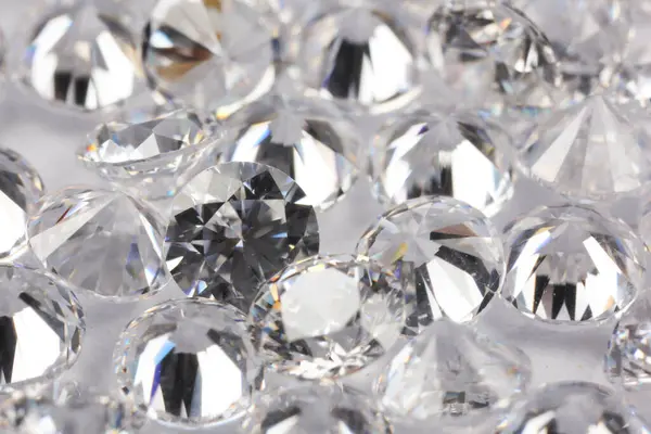 Muitos Diamantes Brilhantes Bonitos Fundo Claro Close — Fotografia de Stock