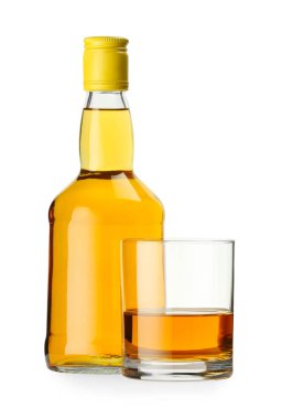 Bardakta viski ve beyaz şarap.