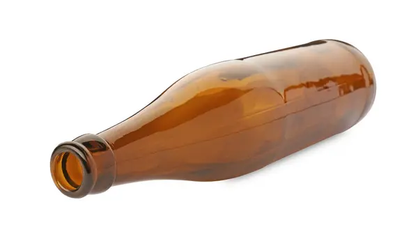 Jedna Pusta Brązowa Butelka Piwa Odizolowana Białym — Zdjęcie stockowe