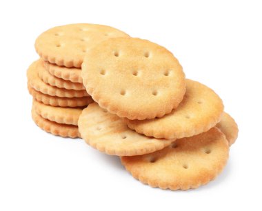 Beyazlar üzerinde izole edilmiş lezzetli gevrek krakerler.