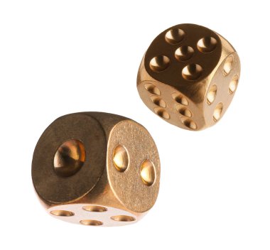 Beyaz zemin üzerinde havadaki altın zar