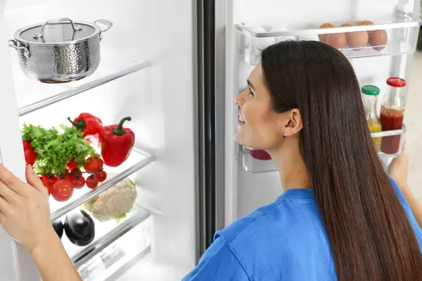 냉장고 뒤보기 — 스톡 사진