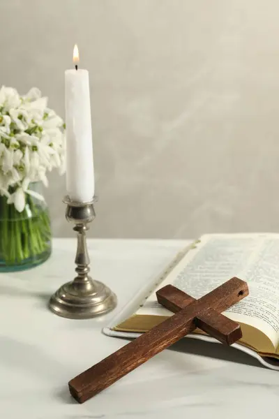 Burning Church Candle Wooden Cross Bible Flowers White Marble Table — Stock Photo, Image