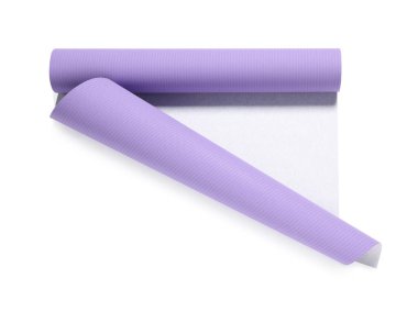 Bir menekşe duvar kağıdı rulosu beyaz, üst görünümde izole