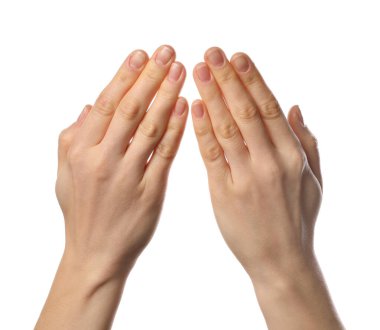 Din. Avuçları açık beyaz arka planda dua eden kadın, yakın plan.