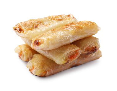 Kızarmış börekler beyazda izole edilmiş.