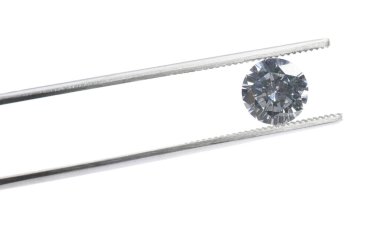 Cımbızla bembeyaz parlayan pırlanta