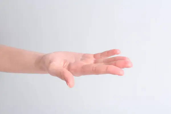 Kobieta Trzymająca Się Rękę Białym Tle Zbliżenie — Zdjęcie stockowe