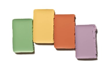 Beyaz arkaplan ve üst görünümde farklı renk düzeltme aygıtları