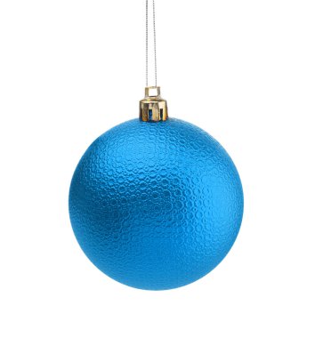 Beyaz arka planda asılı mavi Noel balosu