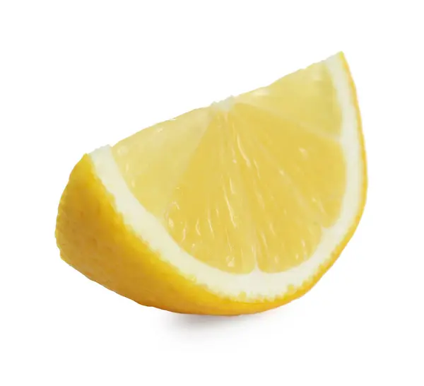Кусок Свежего Лимона Изолированного Белом — стоковое фото
