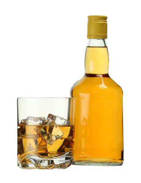 ホワイトで隔離されたガラスとボトルのウイスキー — ストック写真