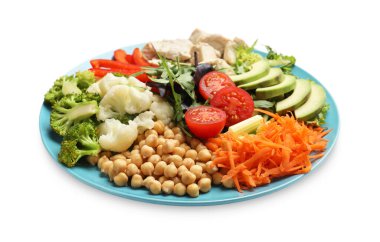 Dengeli beslenme ve sağlıklı yiyecekler. Beyaz üzerine izole edilmiş farklı lezzetli ürünler içeren tabaklar.