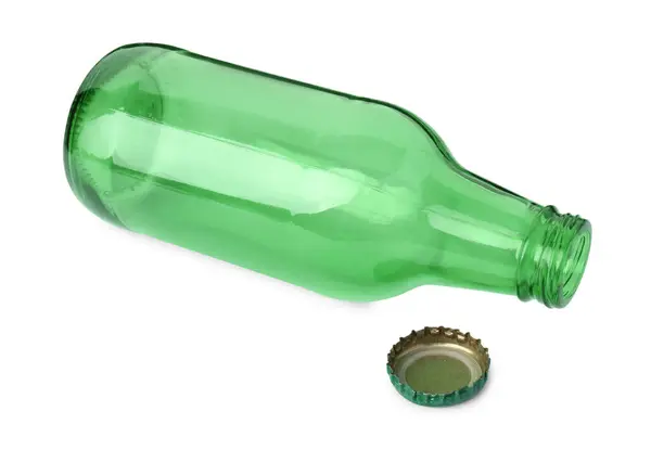 Uma Garrafa Cerveja Verde Vazia Tampa Isolada Branco — Fotografia de Stock
